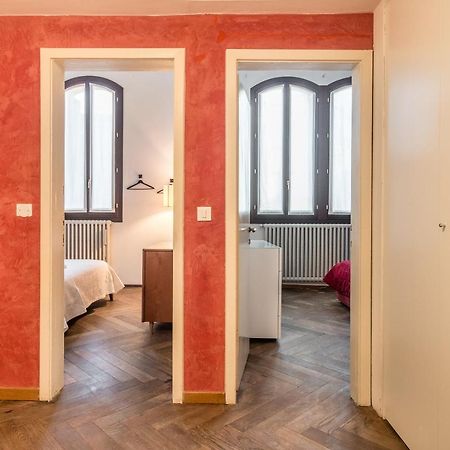 Red House Close To @Accademia Bridge Venise Extérieur photo