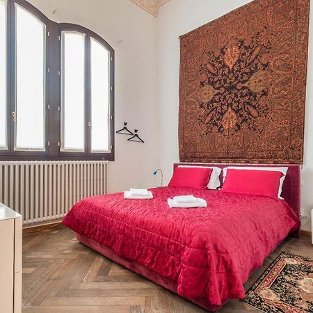 Red House Close To @Accademia Bridge Venise Extérieur photo