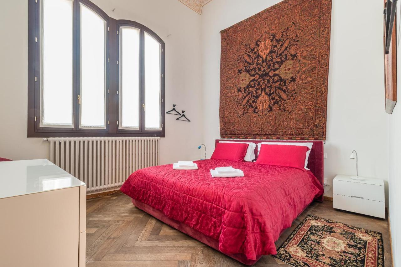 Red House Close To @Accademia Bridge Venise Extérieur photo
