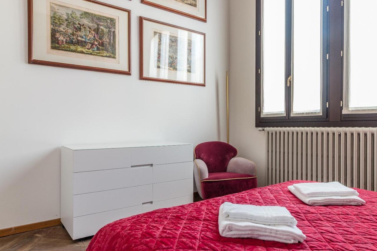 Red House Close To @Accademia Bridge Venise Extérieur photo