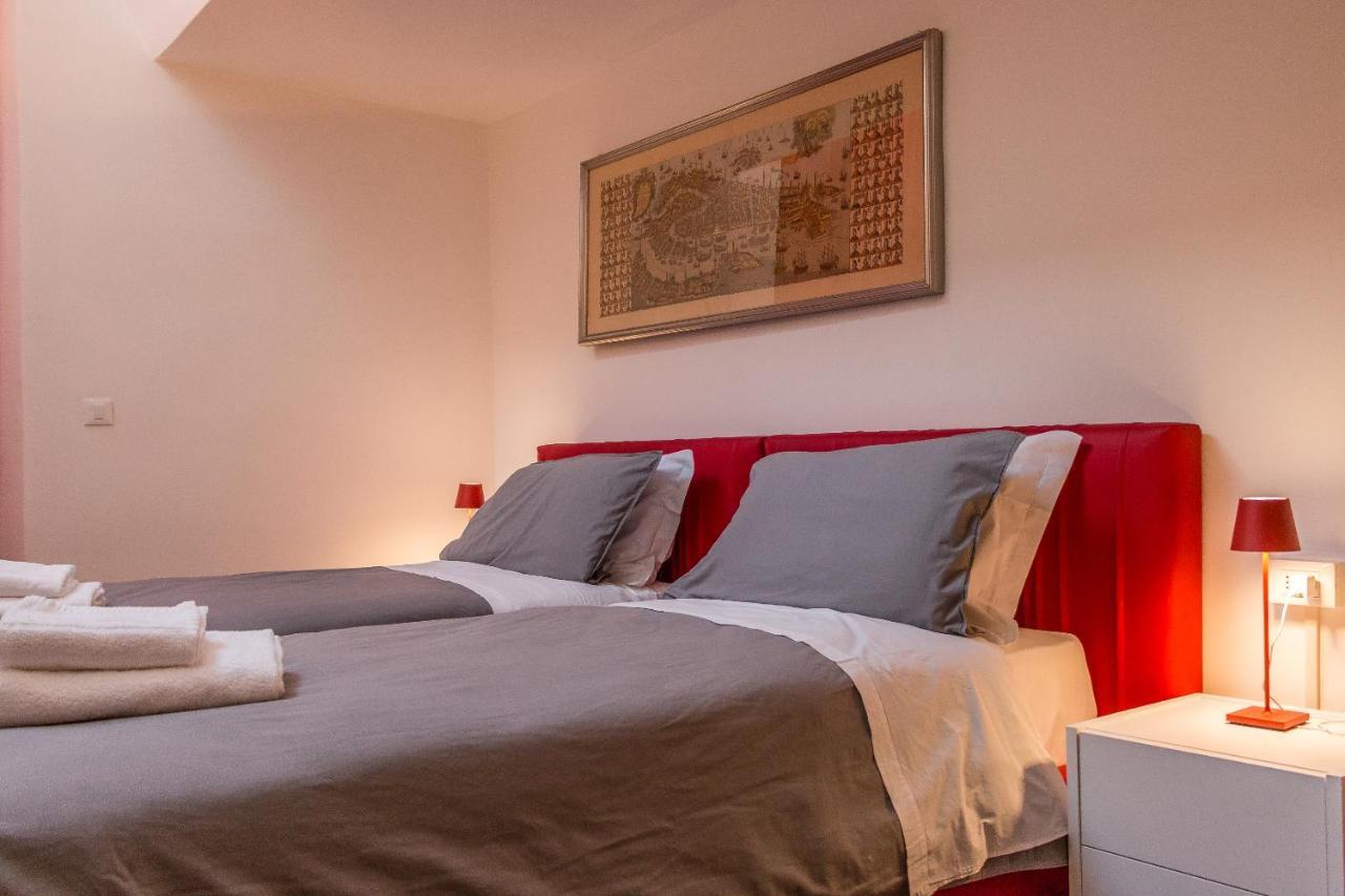 Red House Close To @Accademia Bridge Venise Extérieur photo